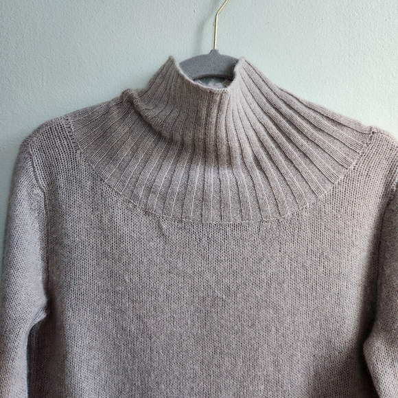 Saks Fifth Avenue Long Cashmere Sweater Size Small - Picture 3 of 9